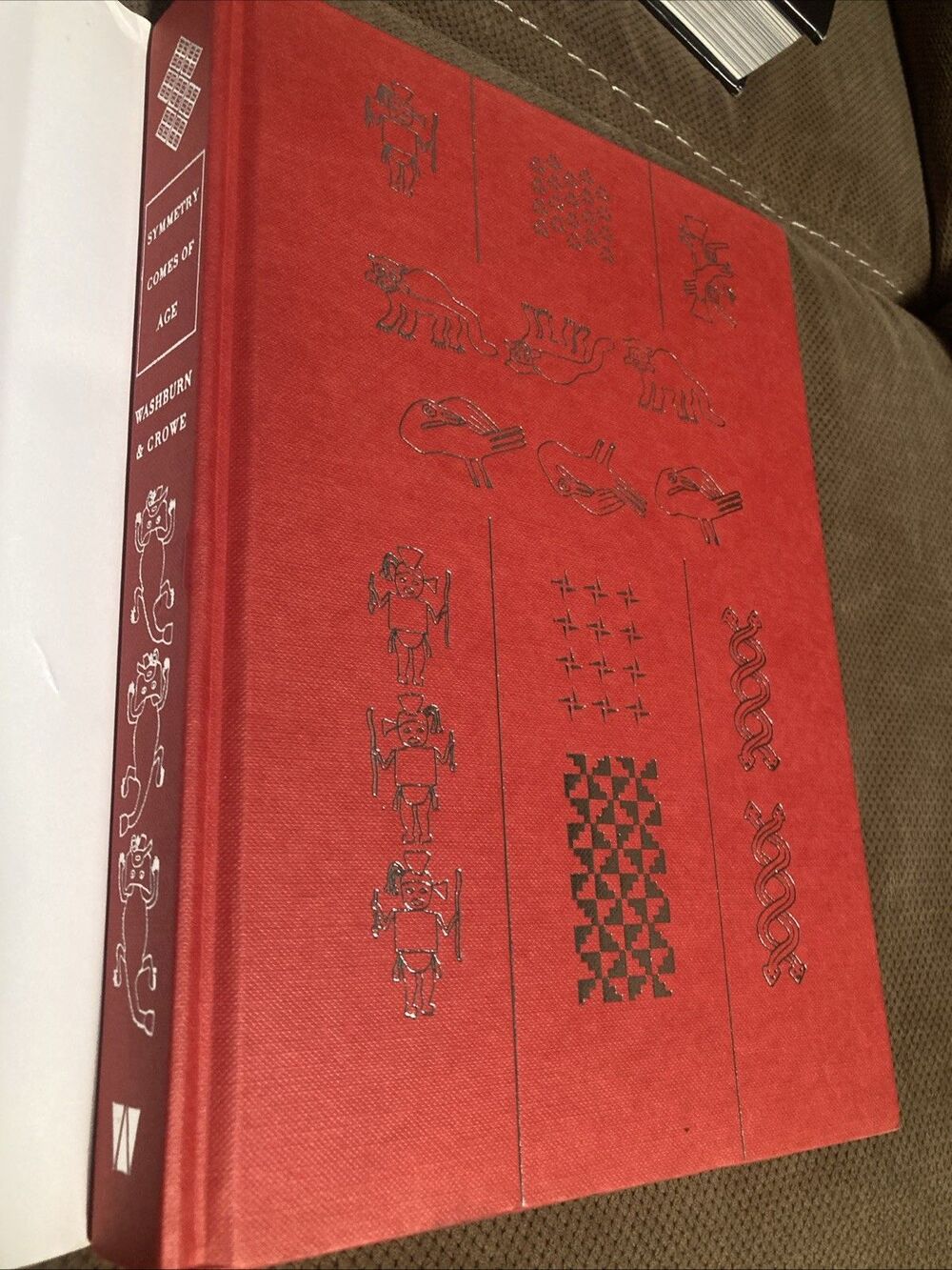 Symmetry Comes Of Age, The Role Of Pattern In Culture Hardback Book Dust Jacket